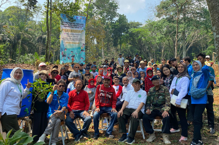 Damas dan Kadamas bersama lembaga lainnya menanam 100 bibit tanaman di Kampus IPB Dramaga Bogor.