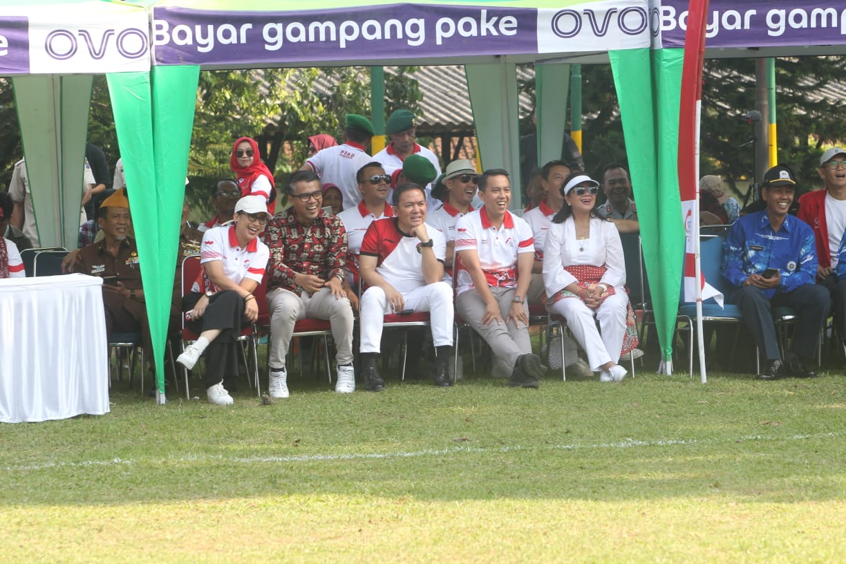 3 calon Wali Kota Bogor dan 2 wakilnya yang ikut penutupan Festival Merah Putih, Sabtu (31/8/2024).