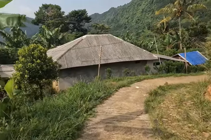 Suasana kampung terpencil di Desa Mulyasari, Kecamatan Sukamakmur, Kabupaten Bogor.