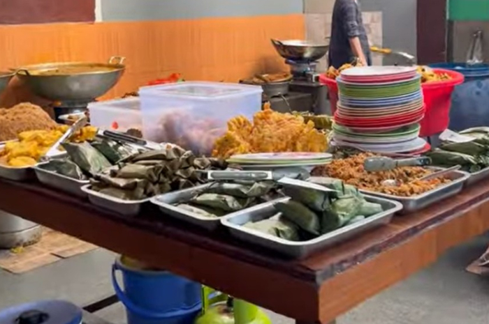 Warung ayam goreng Kota Bogor.