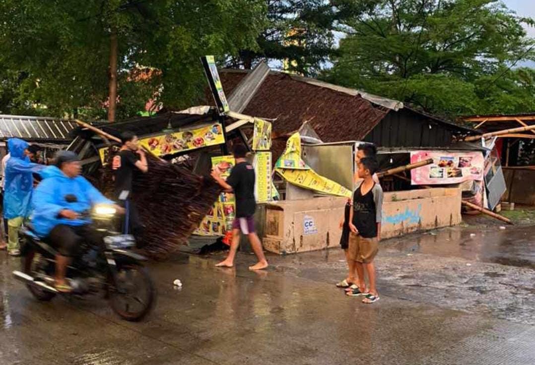 Kios Pedagang&nbsp;di Sentra UMKM Bogor Porak-poranda Diterjang Angin Kencang
