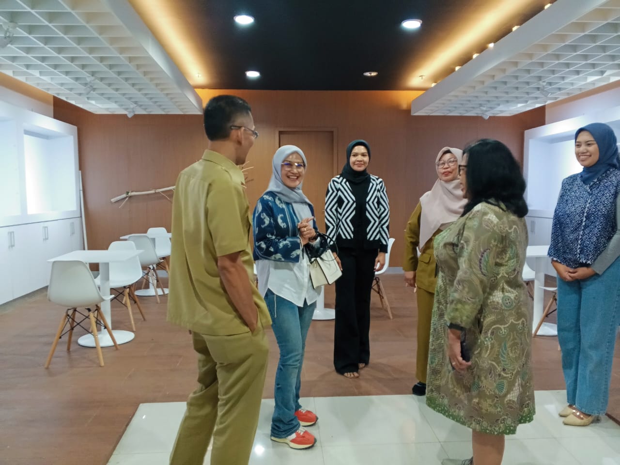 Pj Ketua Dekranasda Kota Bogor Windy Wuryaning Tyas Primadini berkeliling ke sejumlah tempat kerajinan di Kota Bogor.