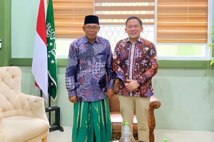 Dokter Rayendra silaturahmi dengan tokoh NU Jawa Barat, KH Juhadi Muhammad.