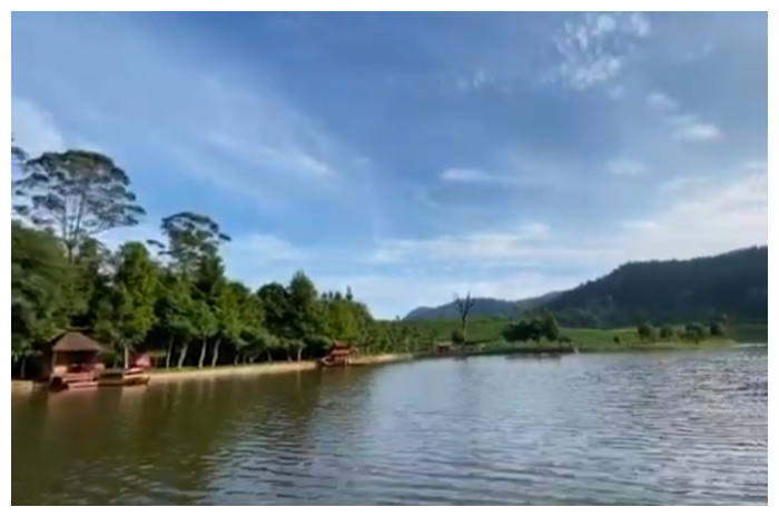 Destinasi wisata alam Telaga Saat Puncak, Kabupaten Bogor.