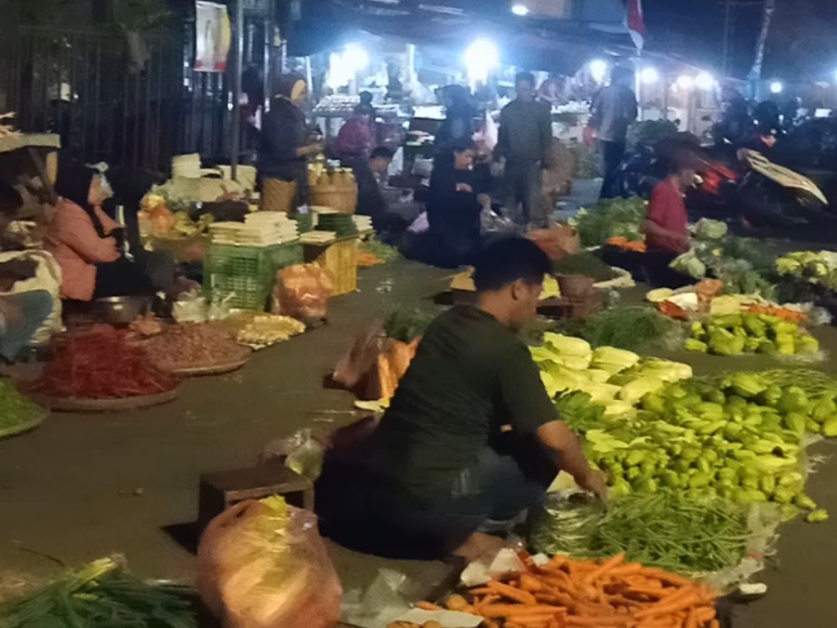 Suasana PKL di Jalan Merdeka