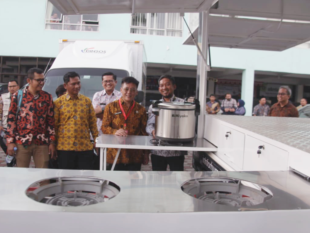 Pemkab Bogor melalui Dinsos menerima bantuan unit mobil truk dapur umum dan logistik dari International Networking For Humanitarian (INH).
