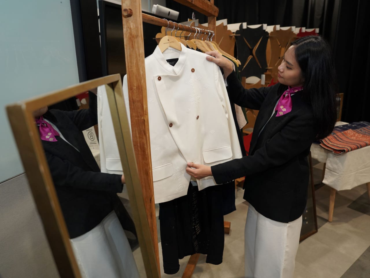 Bank DBS Indonesia menggelar private viewing&nbsp;pada Hari Pelanggan Nasional (Harpelnas) 2024.