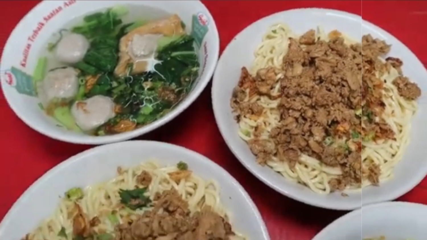 Mie ayam terenak di Bogor. Buruan cicipi pasti bakal ketagihan.