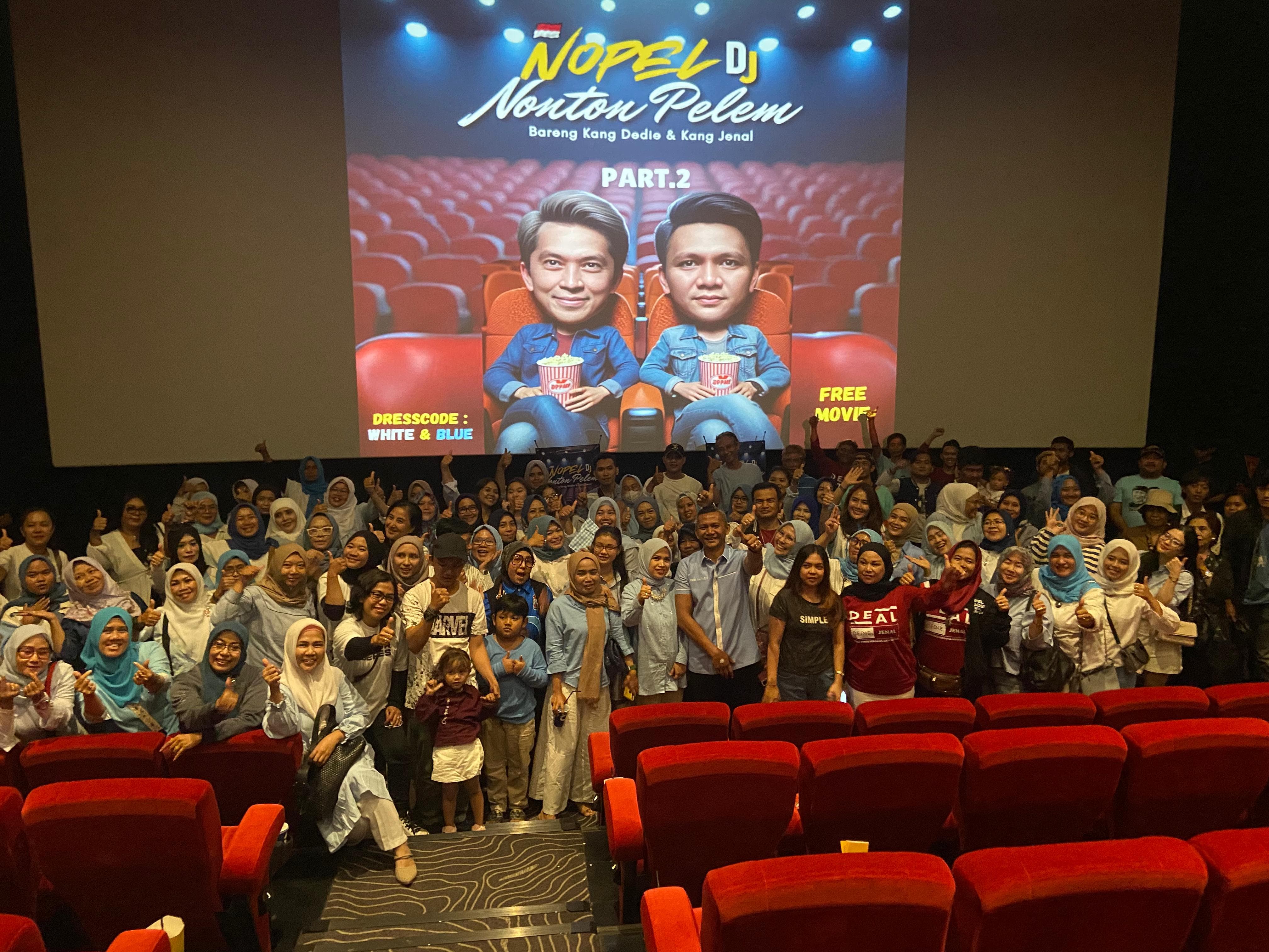 Seru! Paslon Dedie Rachim dan Jenal Mutaqin Ajak Puluhan Warga Bogor Nonton Bareng Film Kaka Boss di Bioskop