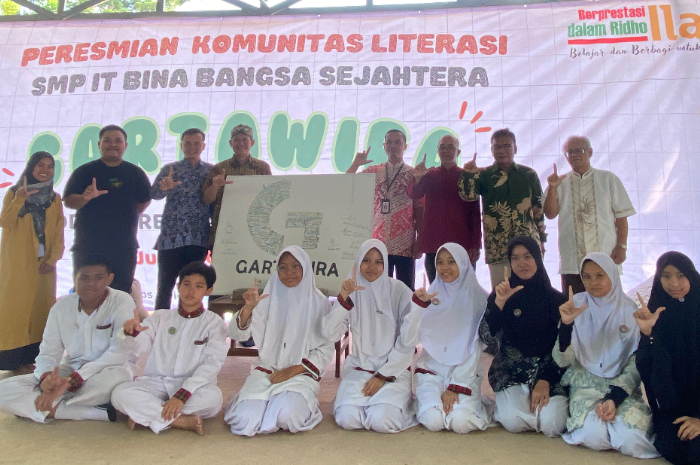 Peresmian Komunitas Literasi SMP IT Bina Bangsa Sejahtera.