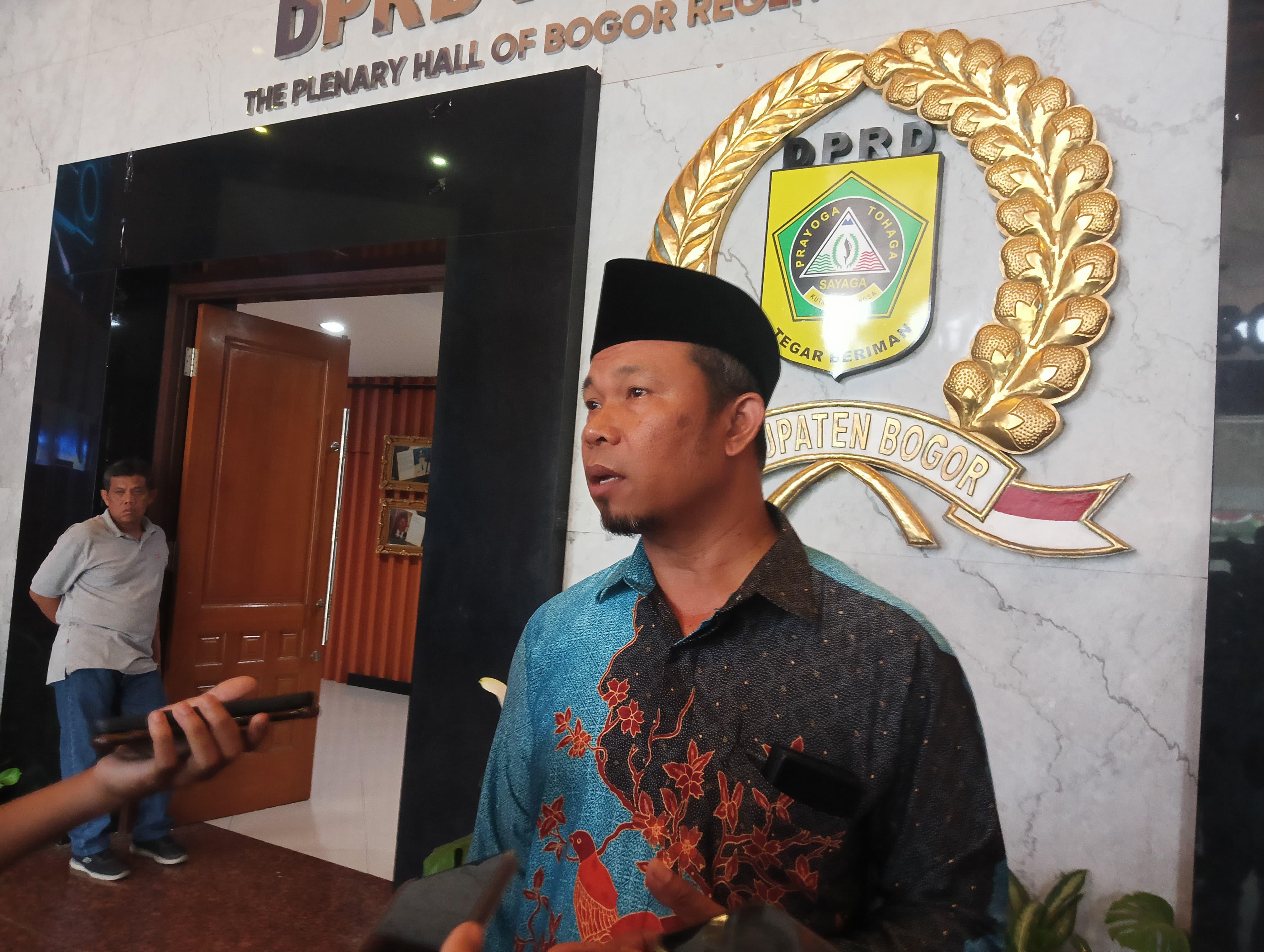 Presidium Komite Persiapan Pembentukan Kabupaten Bogor Barat (KPPKBB), Buchori Muslim.