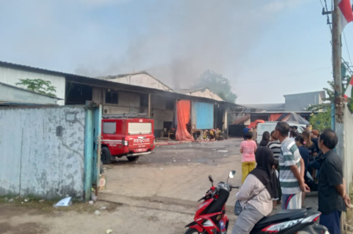 Kondisi terkini Pabrik Olimpic yang terbakar di Gunungsindur, Bogor.