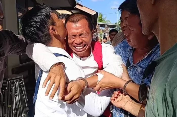 Nyoman Sukena menangis histeris setelah terancam 5 tahun penjara karena memelihara Landak Jawa.