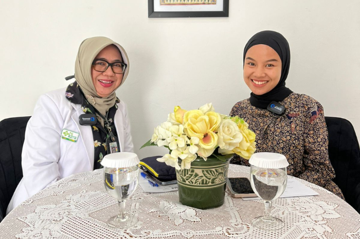 RS AZRA menyelenggarakan Instagram live health talk pada hari Jumat, 6 September 2024, dengan pembicara dr. Satyawati, SpA, untuk mempelajari lebih lanjut tentang cacar monyet.