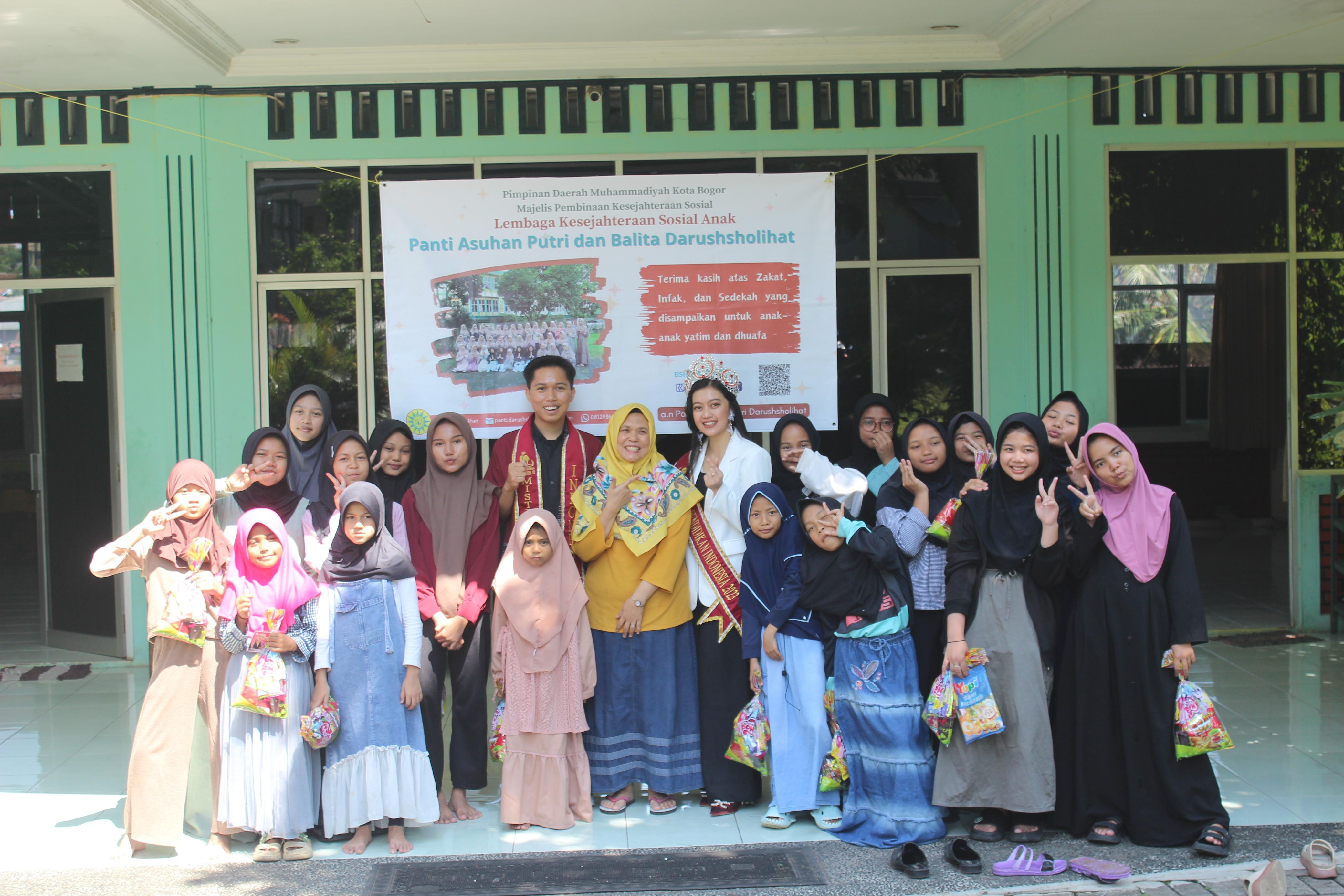 Putera Puteri Pendidikan Indonesia 2023, saat berkunjung ke Panti Asuhan Darusholihat Bogor.