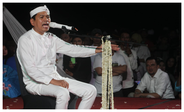 Bakal Calon Gubernur Jawa Barat, Kang Dedi Mulyadi (KDM) menyapa warga Kota Bogor di Lapangan Luar GOR Pajajaran, Tanah Sareal pada Rabu (11/9) malam. Sofyansyah/radarbogor