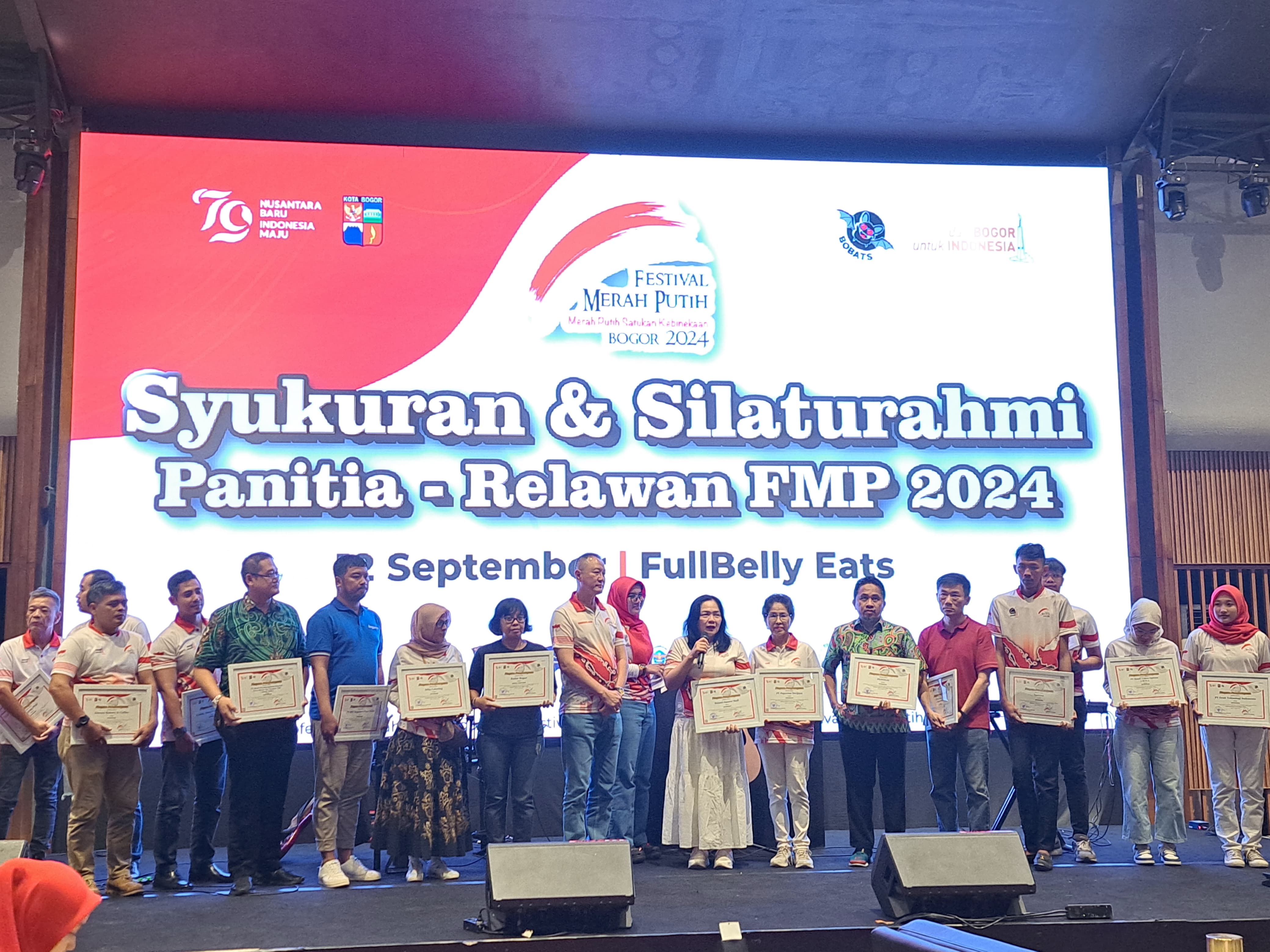 Pemberian penghargaan pada sponsor FMP 2024.