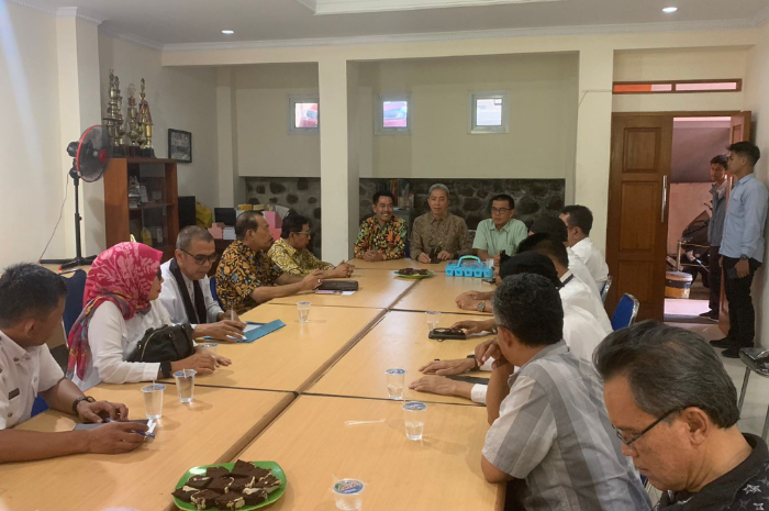Pertemuan Dedie Rachim dan PGRI Kota Bogor.