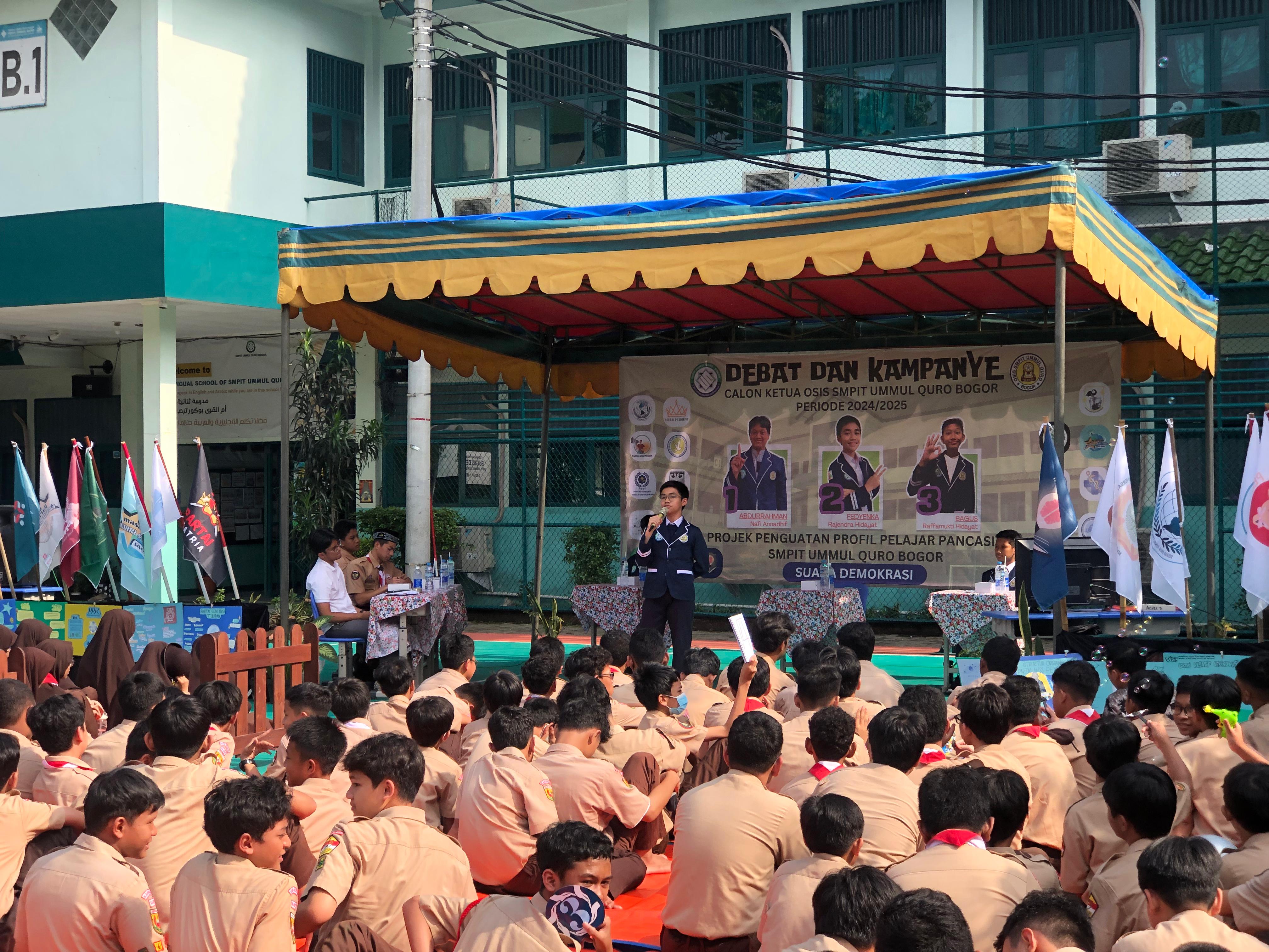 Susasana keseruan debat kandidat Calon Ketua OSIS SMPIT Ummul Quro Bogor