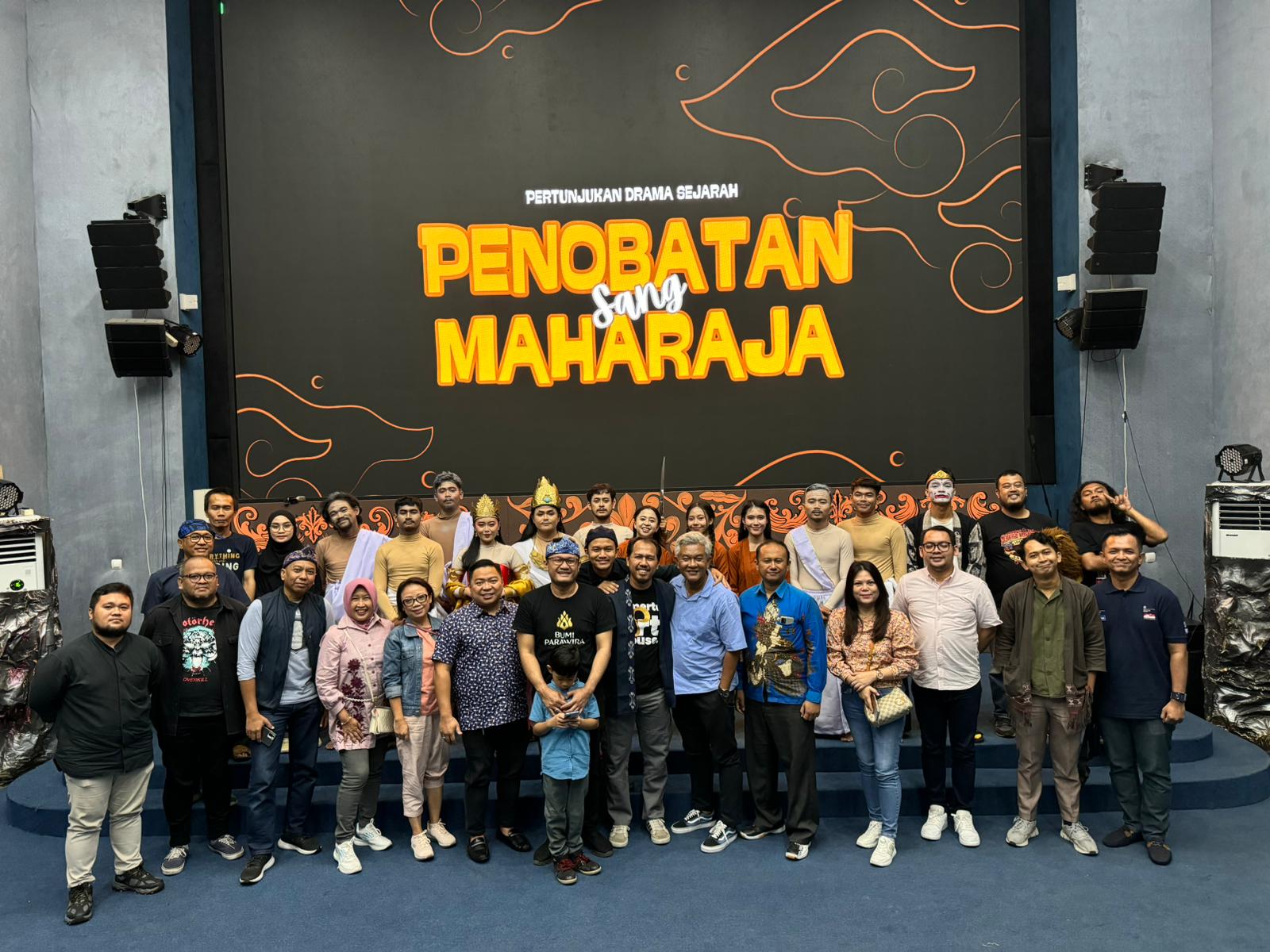 Pertunjukan drama sejarah Penobatan Sang Maharaja di Perpustakaan Kota Bogor.