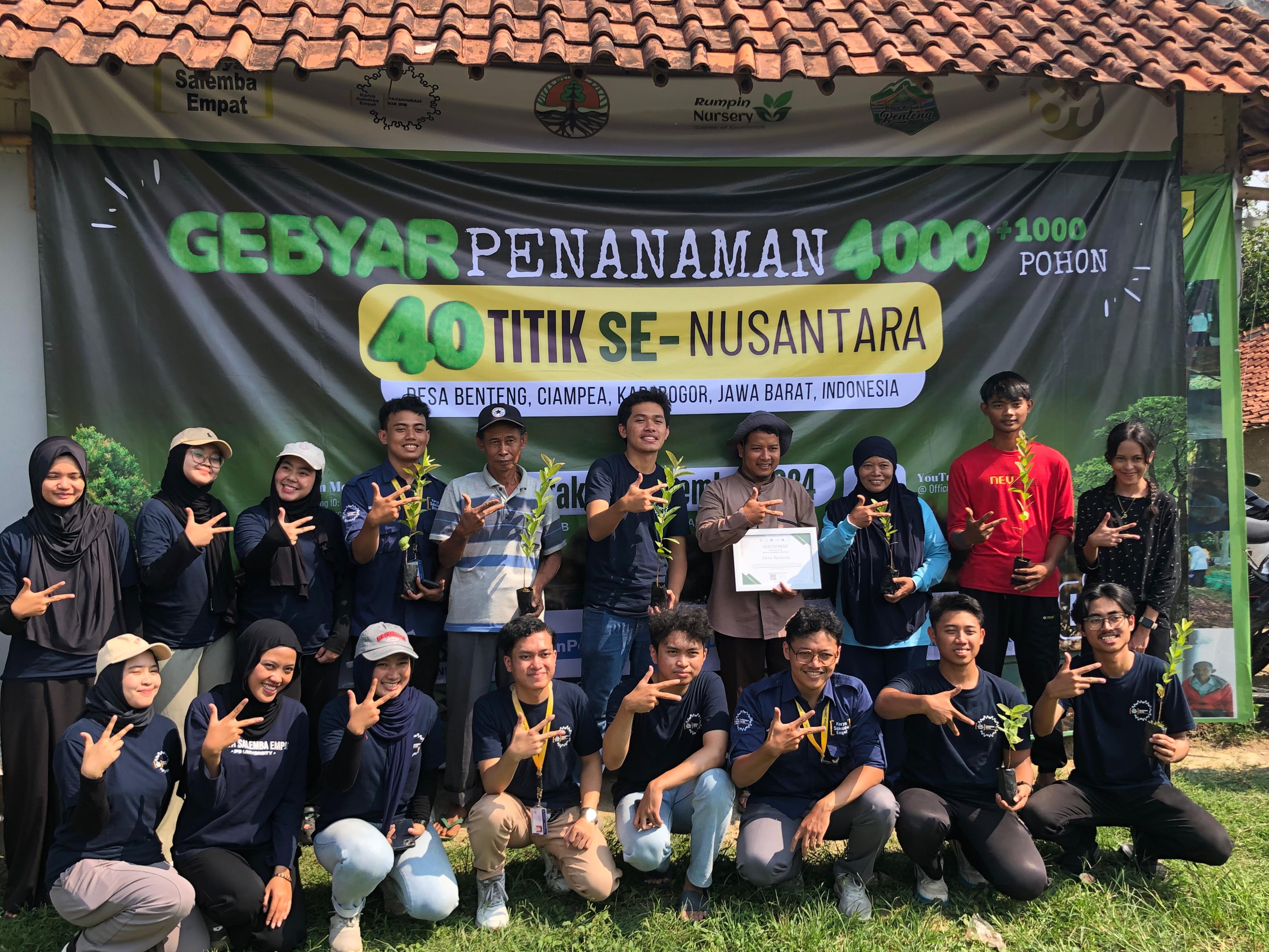 Lestarikan Alam Sekitar, KSE IPB University Tanam 50 Bibit Pohon Jambu di Desa Benteng Bogor
