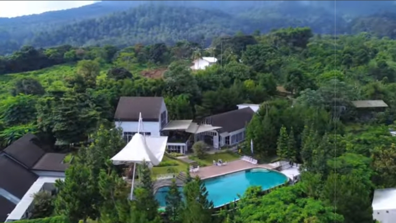 Leuweung Geledegan Ecolodge yang berlokasi di Kp. Tamansari.17, Jl. Tamansari No.17, Tamansari, Kec. Tamansari, Kabupaten Bogor, Jawa Barat 16610.