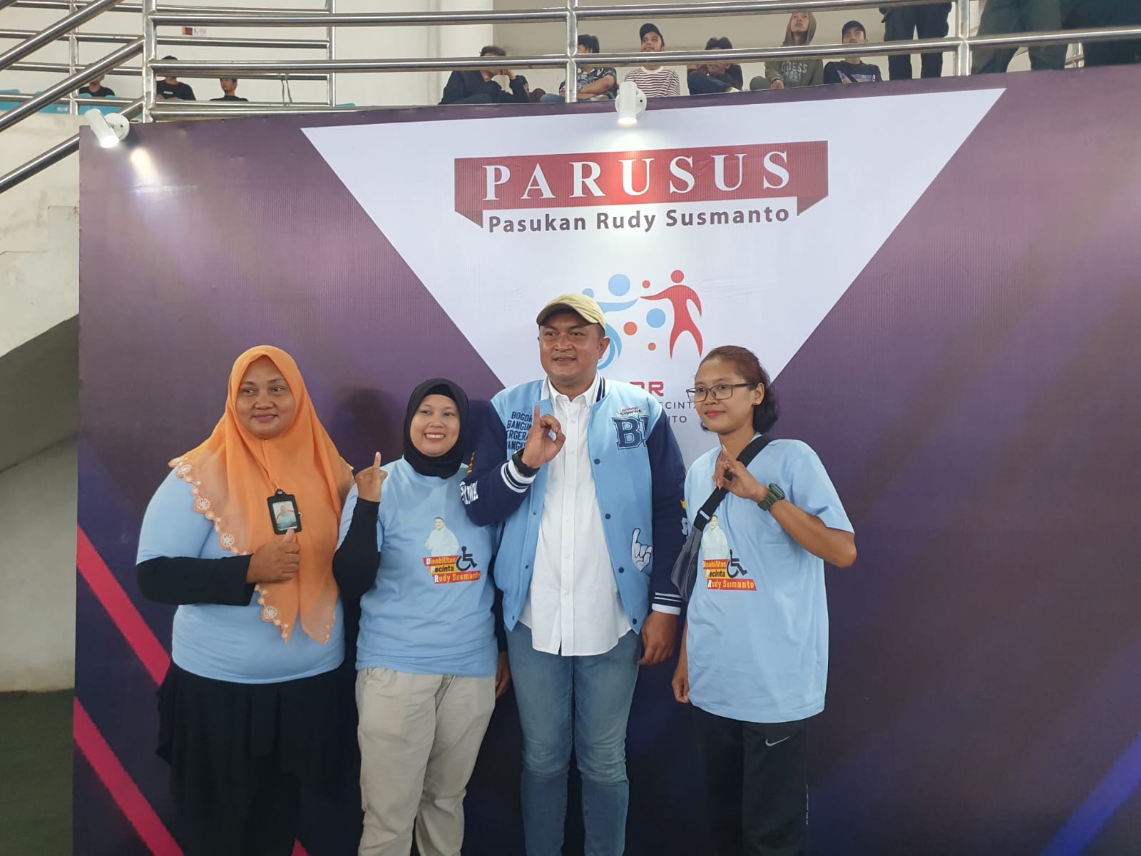 Relawan Pasukan Rudy Susmanto bersama Disabilitas Pecinta Rudy (DPR) menggelar turnamen Mobile Legends di Laga Satria, Pakansari, Kecamatan Cibinong, Kabupaten Bogor, Minggu (15/9/2024).