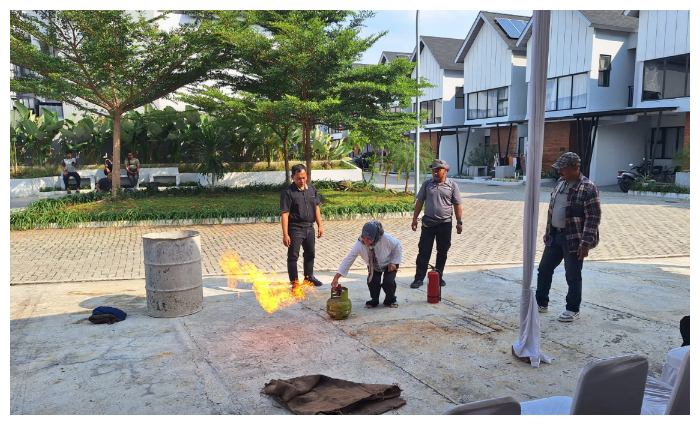 Warga Anvaya Townhouse Bogor mengikuti penyuluhan antisipasi bencana alam. foto dede/supriadi