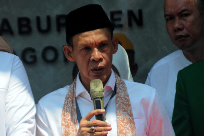 Bakal Calon Wakil Bupati Bogor, Jaro Ade pasca mendaftarkan sebagai pasangan calon bersama Rudy Sumanto di Pilbup Bogor.