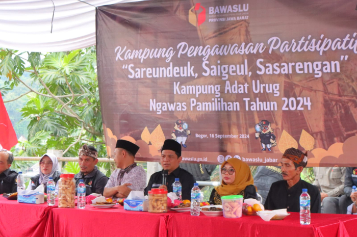 Bawaslu Jawa Barat bersama Bawaslu Kabupaten Bogor saat menggelar kegiatan kampung pengawasan partisipatif di kampung Urug, Sukajaya, Bogor.