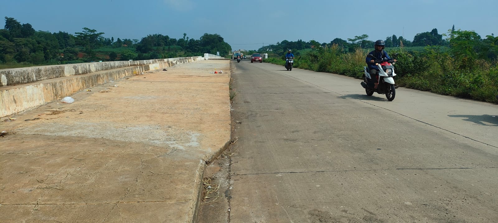 Kondisi proyek mangkrak Jalan Bomang.