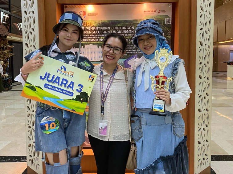 Dua siswi SMK Adi Sanggoro meraih lomba di KLHK