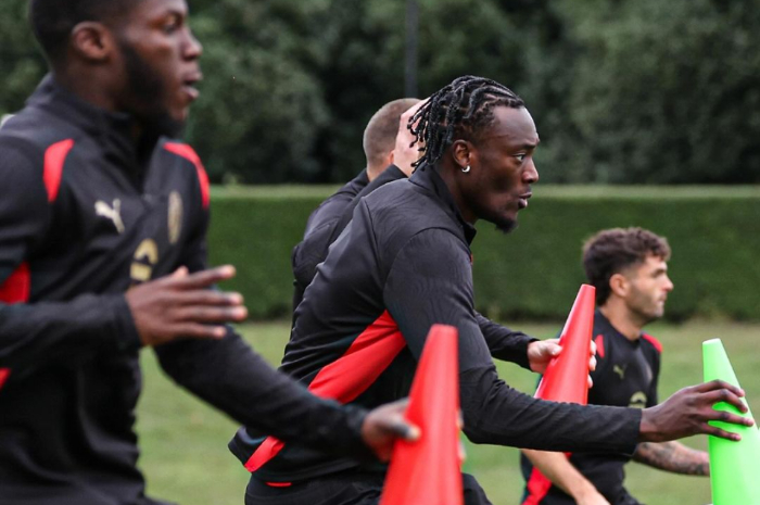 Para pemain AC Milan saat berlatih.
