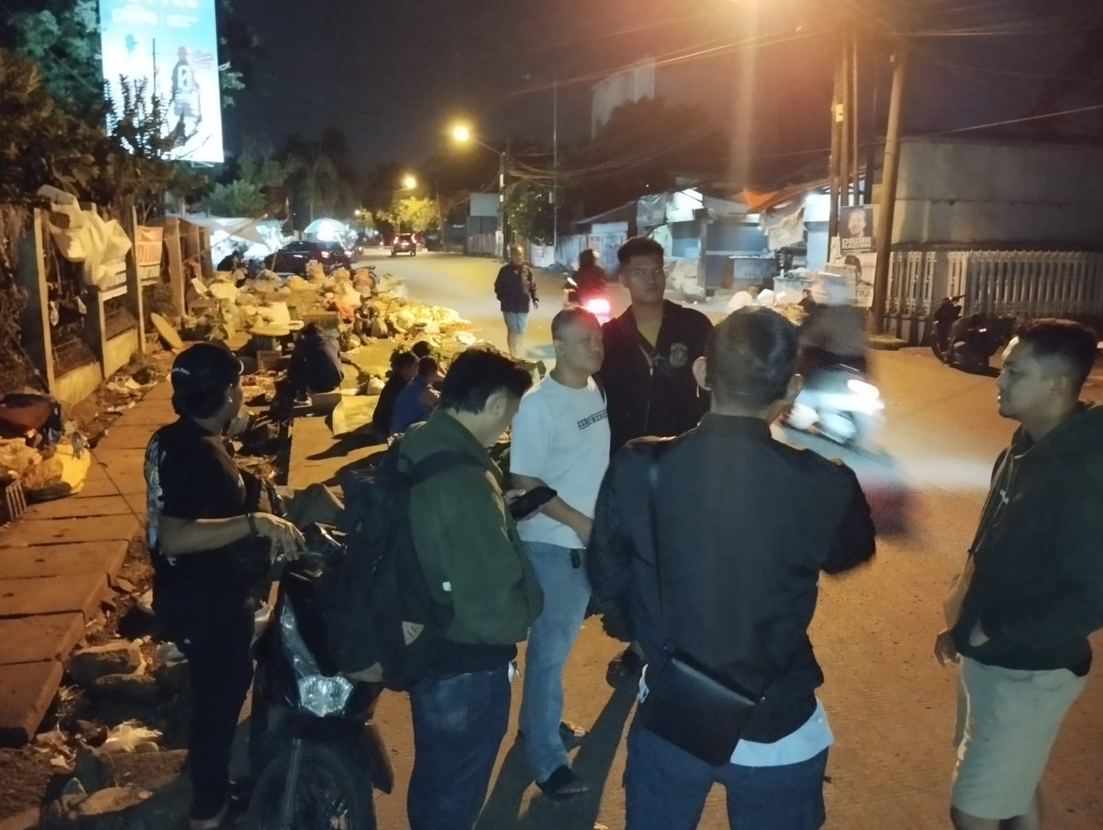 Operasi penindakan pungli oleh Polresta Bogor Kota di Pasar Merdeka.