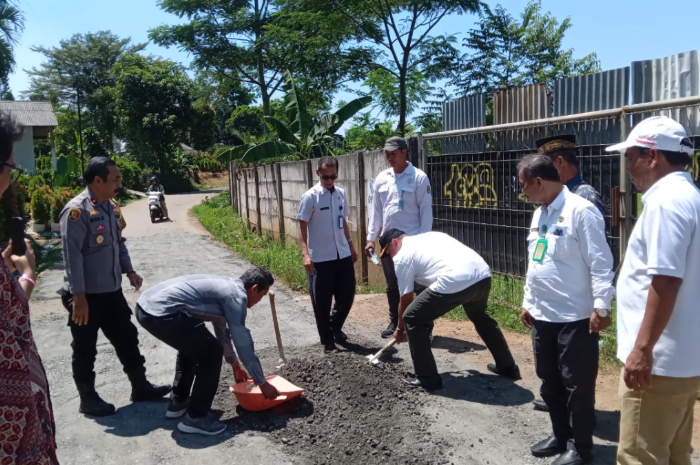 Proyek bankeu Desa Curug Kecamatan Gunungsindur Kabupaten Bogor.