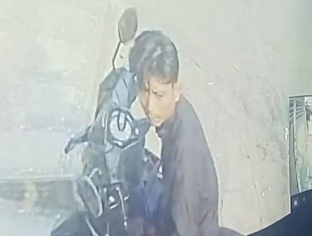 Rekaman CCTV menunjukan terduga pelaku di hari hilangnya Siti Ainnurahim WY, remaja asal Ciawi Bogor.