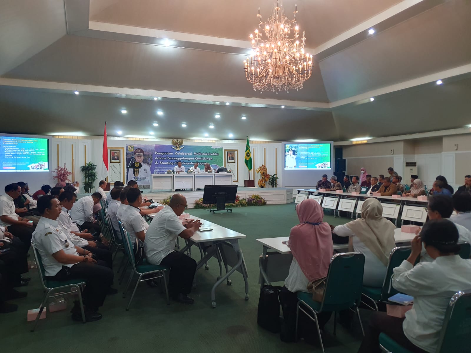 Rapat Koordinasi Pemkab Bogor agenda pembahasan penanggulangan Stunting dan Kemiskinan. Cibinong. Jawa Barat. Rabu (18/9/202).
