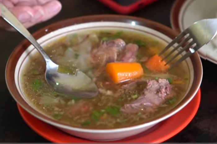 Salah satu rekomendasi sop buntut sapi di Bogor adalah  Ma