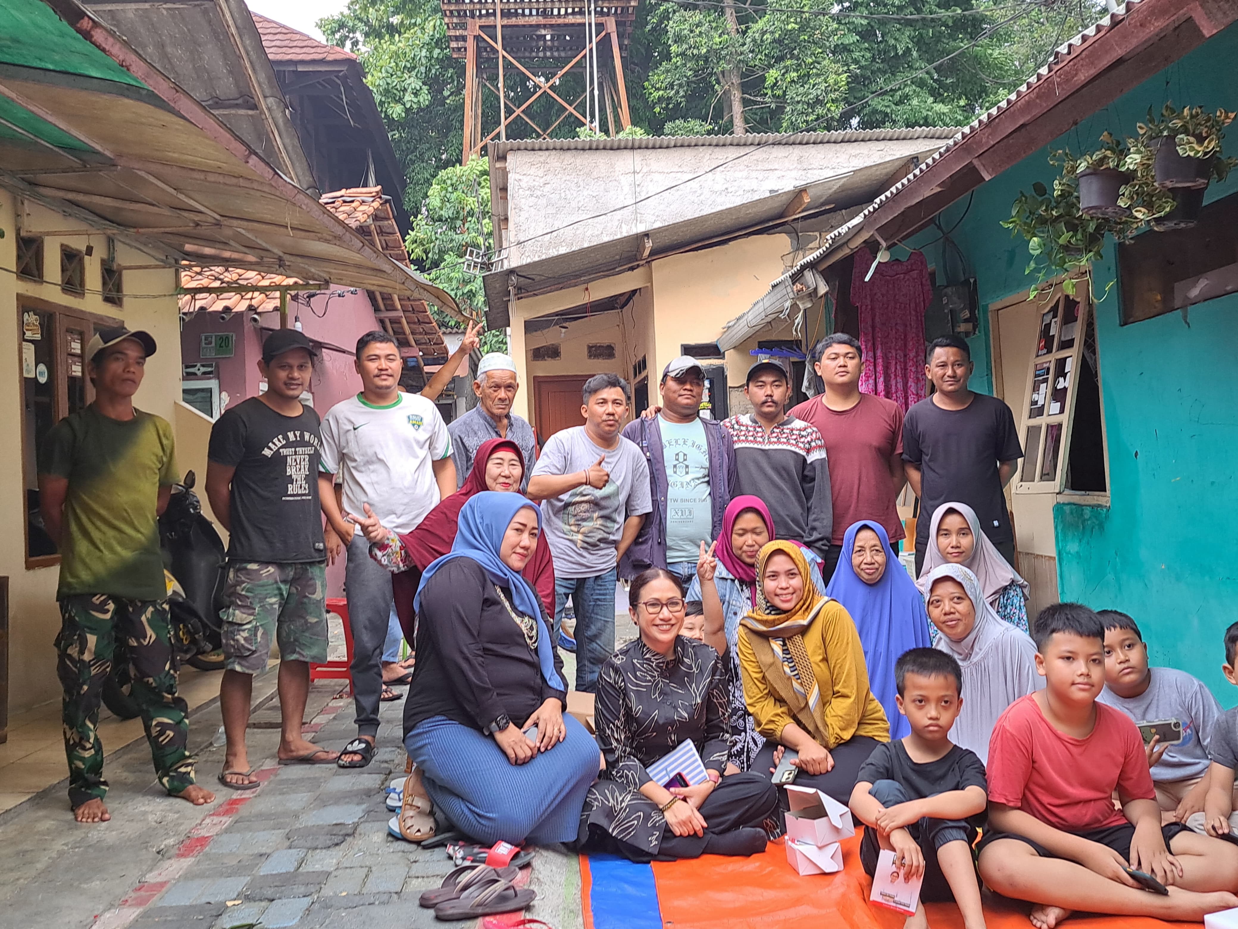 Bakal Calon Wali Kota Bogor Rena Da Frina saat mengunjungi wilayah RT 1 RW 1 Keluahan Pasirjaya, Kecamatan Bogor Barat.