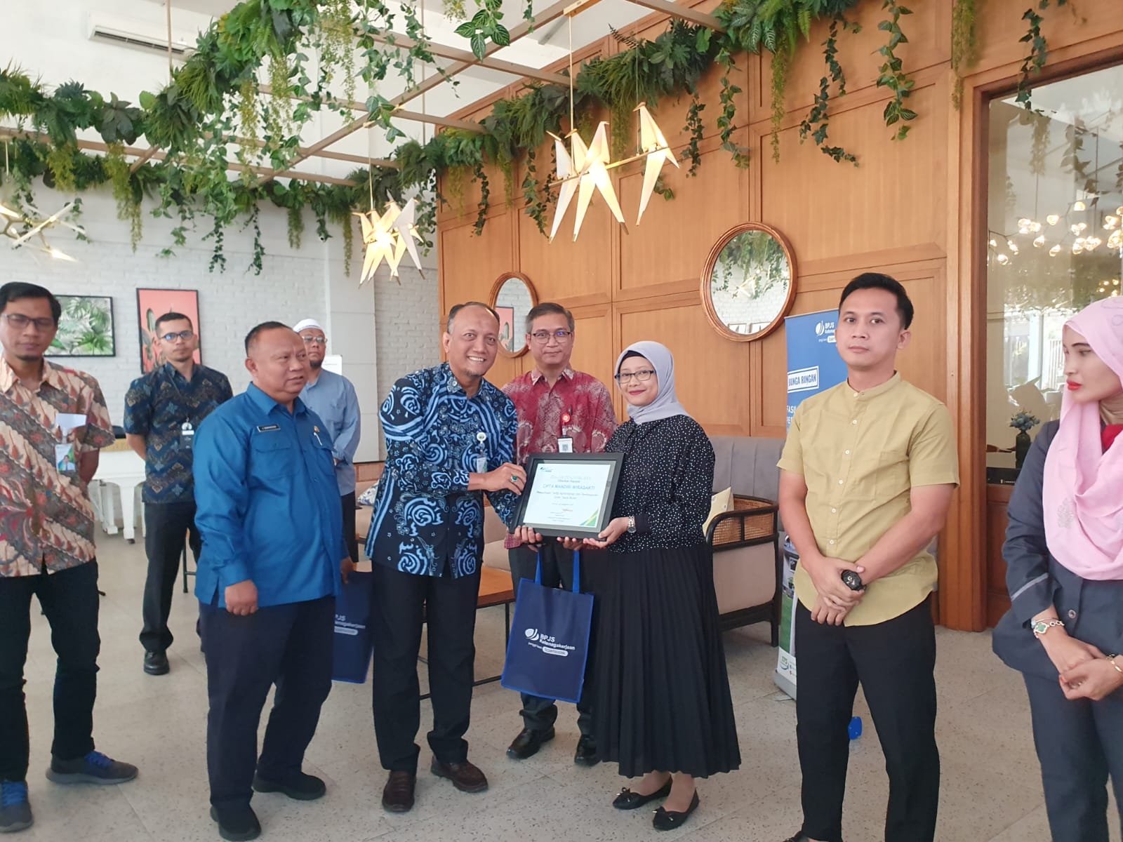 BPJS Ketenagakerjaan Bogor Cileungsi  berikan penghargaan ke pelanggan