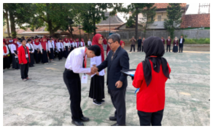 Penyematan Kartu Pesrta CAMABA oleh Rektor UNB