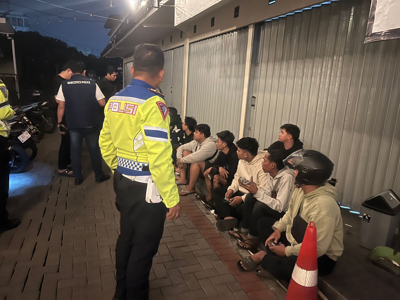 Belasan pemuda pengendara motor diamankan pihak kepolisian karena diduga akan menggelar balap liar.