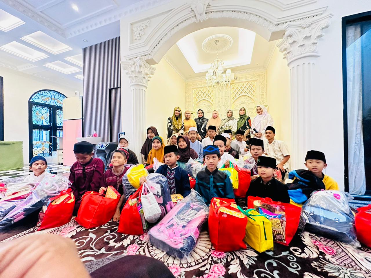 Pengajian Maratus Sholehah santuni anak yatim