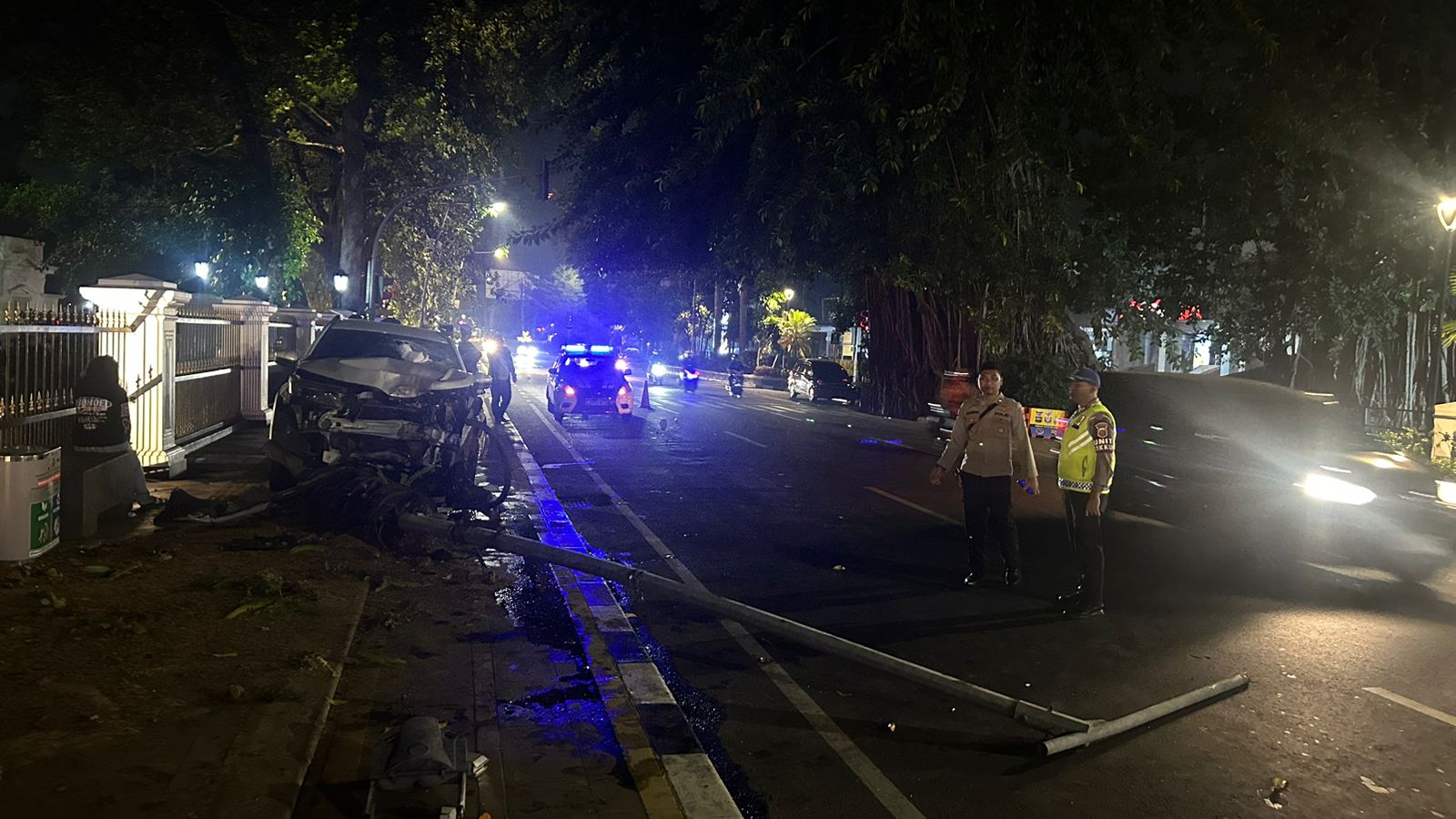 Kecelakaan tunggal di depan Balai Kota Bogor.