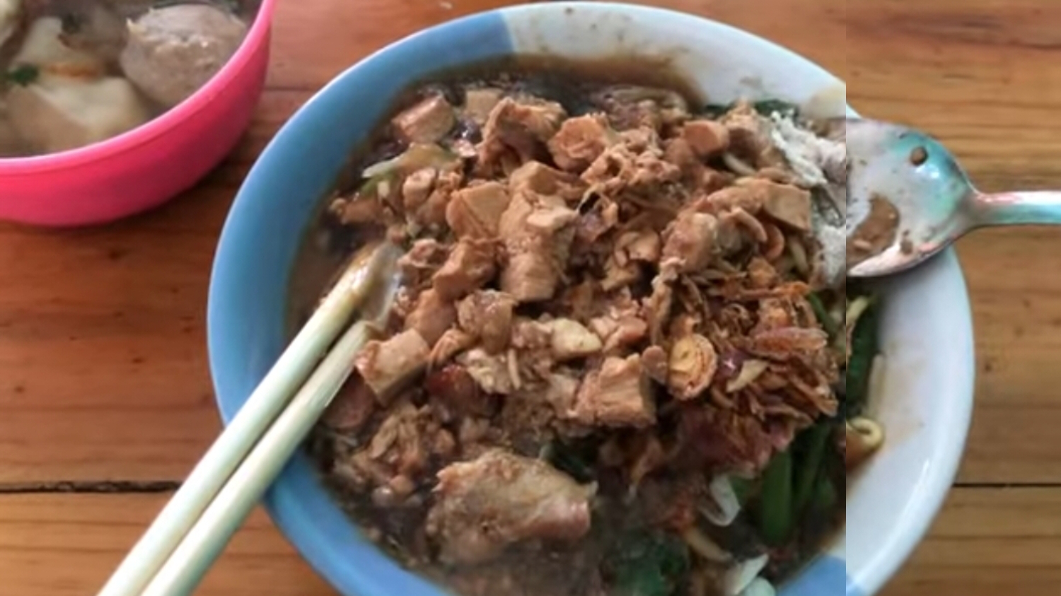 Warung Mie Ongklok Pak Bejo, yang terletak di Jalan Pangeran Sogiri, Kelurahan Tanah Baru, Kota Bogor.