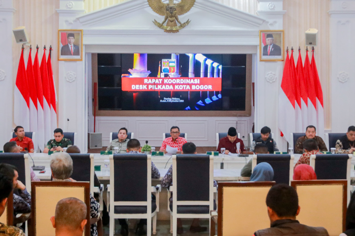 Rakor Desk Pilkada Kota Bogor 2024 di Paseban Sri Bima, Balai Kota Bogor. Rakor dipimpin langsung oleh Penjabat Wali Kota Bogor, Hery Antasari.