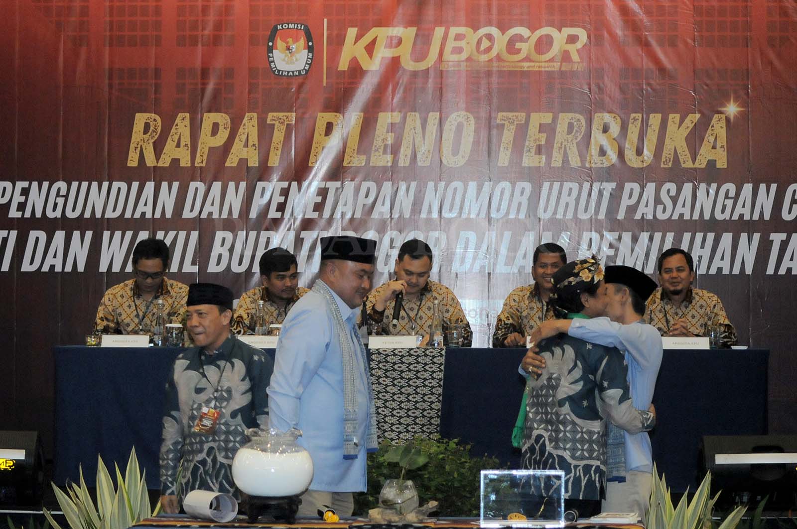Pasangan Calon Bupati, Rudy Susmanto - Ade Ruhandi serta Bayu Syahjohan - Musyafaur Rahman. Foto :