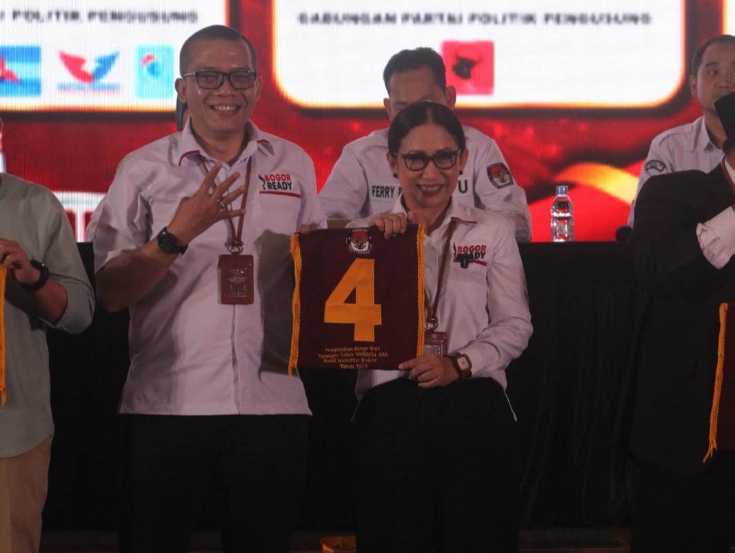Calon Wali Kota Bogor dan wakilnya Rena Da Frina dan Teddy Risandi.