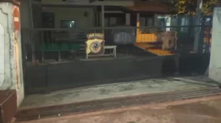 Tangkapan layar video viral yang menyebut Polsek Cibinong tidak melayani warga Bogor.