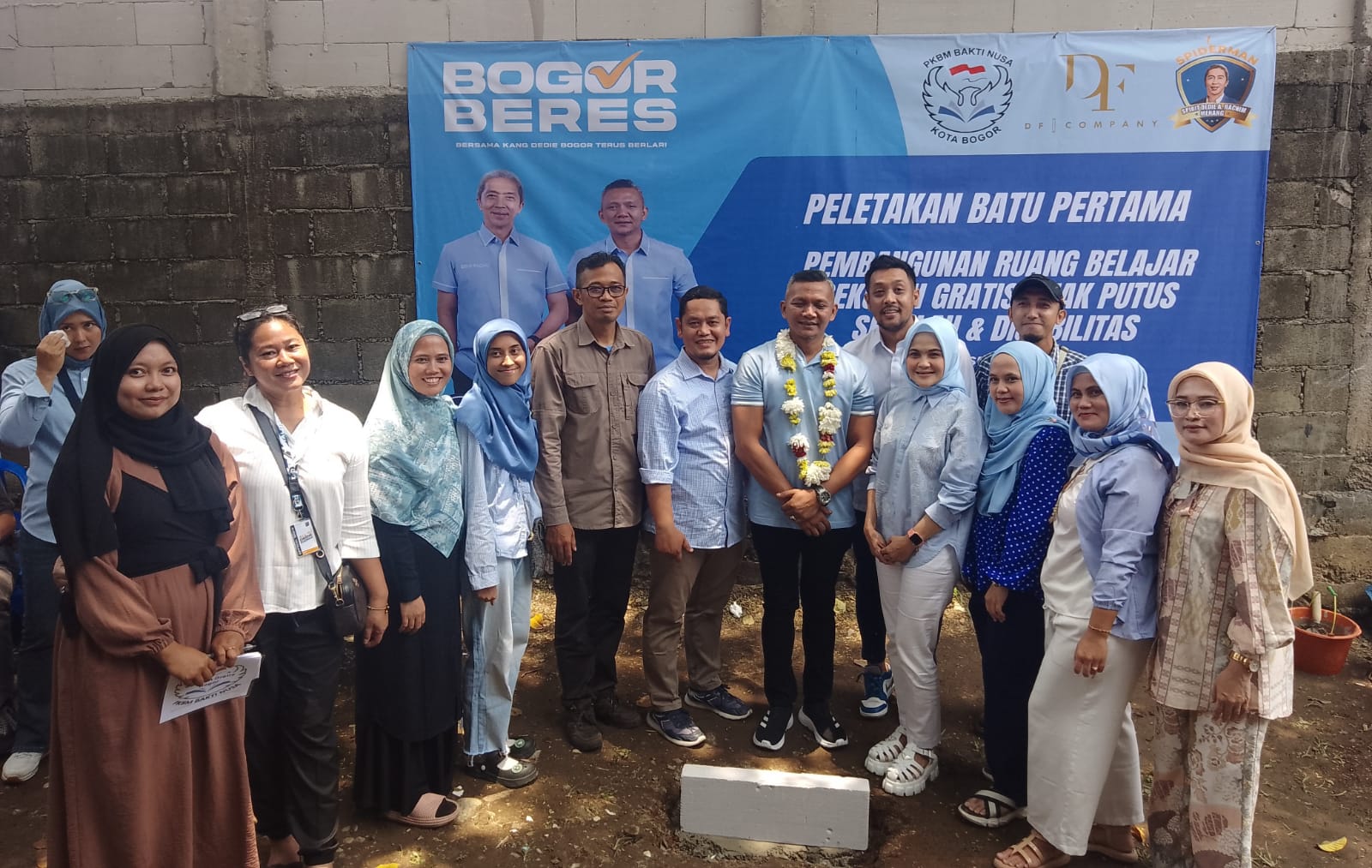 Peletakan batu pertama pembangunan ruang kelas baru PKBM Bakti Nusa Kota Bogor.